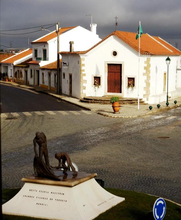 Casa Do Largo - Golega - Turismo De Habitacao Hotel Buitenkant foto